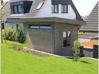 Blockbohlenhaus ohne Ecküberstand mit langen Fenster